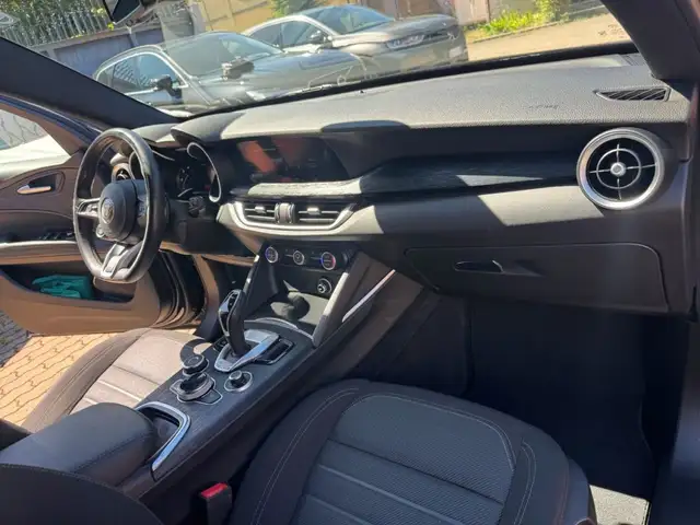 Alfa Romeo Stelvio view 12