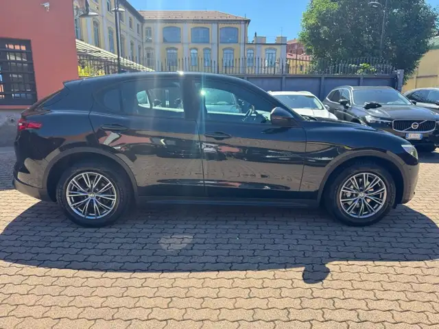 Alfa Romeo Stelvio view 3