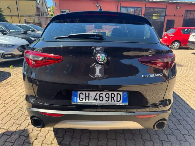 Alfa Romeo Stelvio view 5