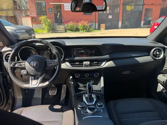 Alfa Romeo Stelvio view 9