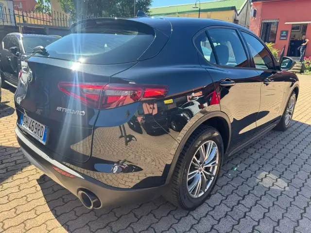 Alfa Romeo Stelvio view 7