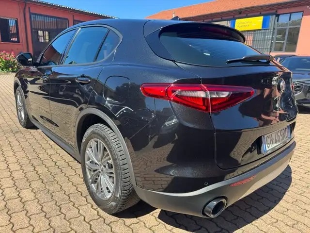 Alfa Romeo Stelvio view 6