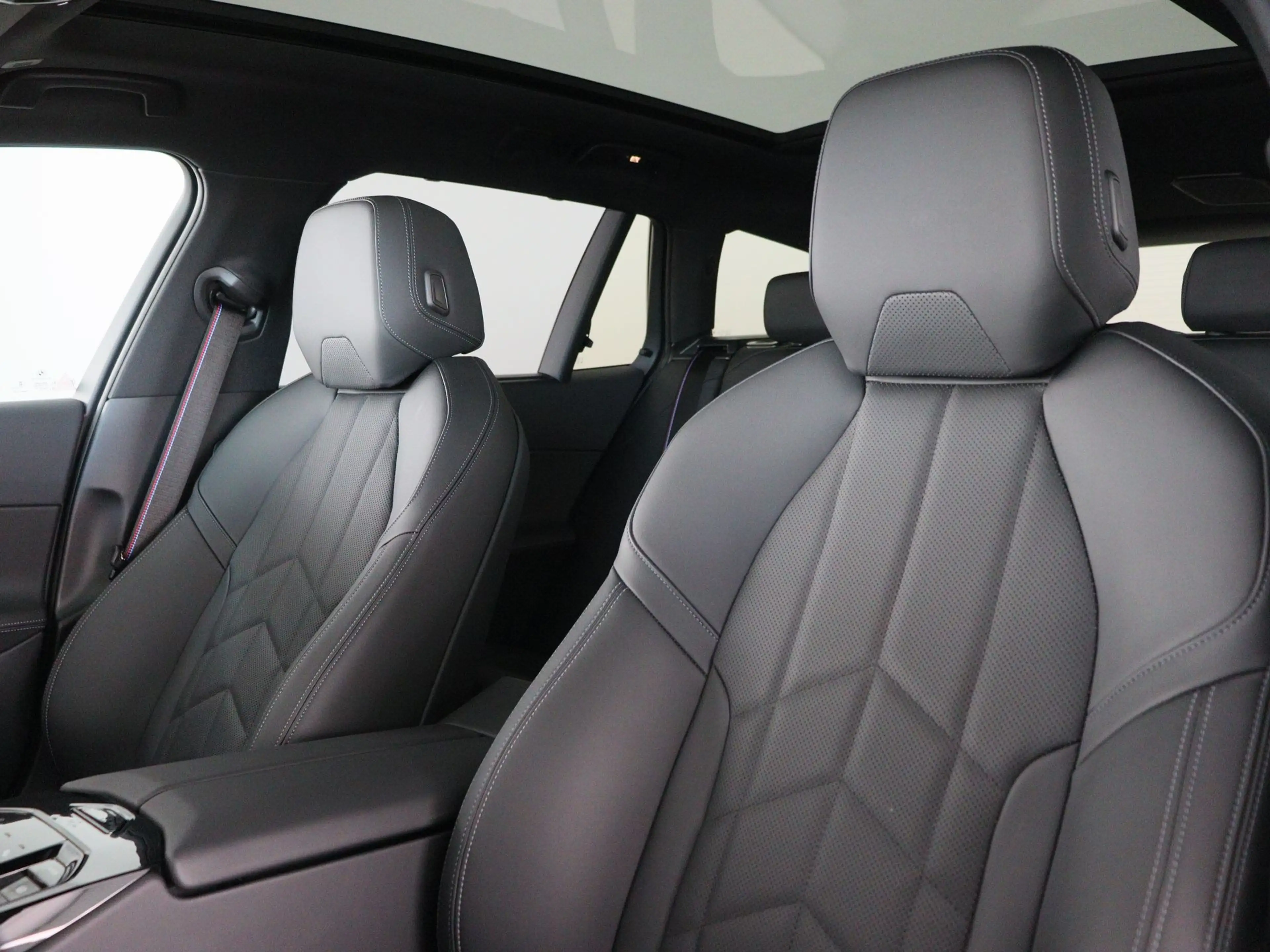 BMW i5 eDrive40 Touring M Sport Pro — photo 6