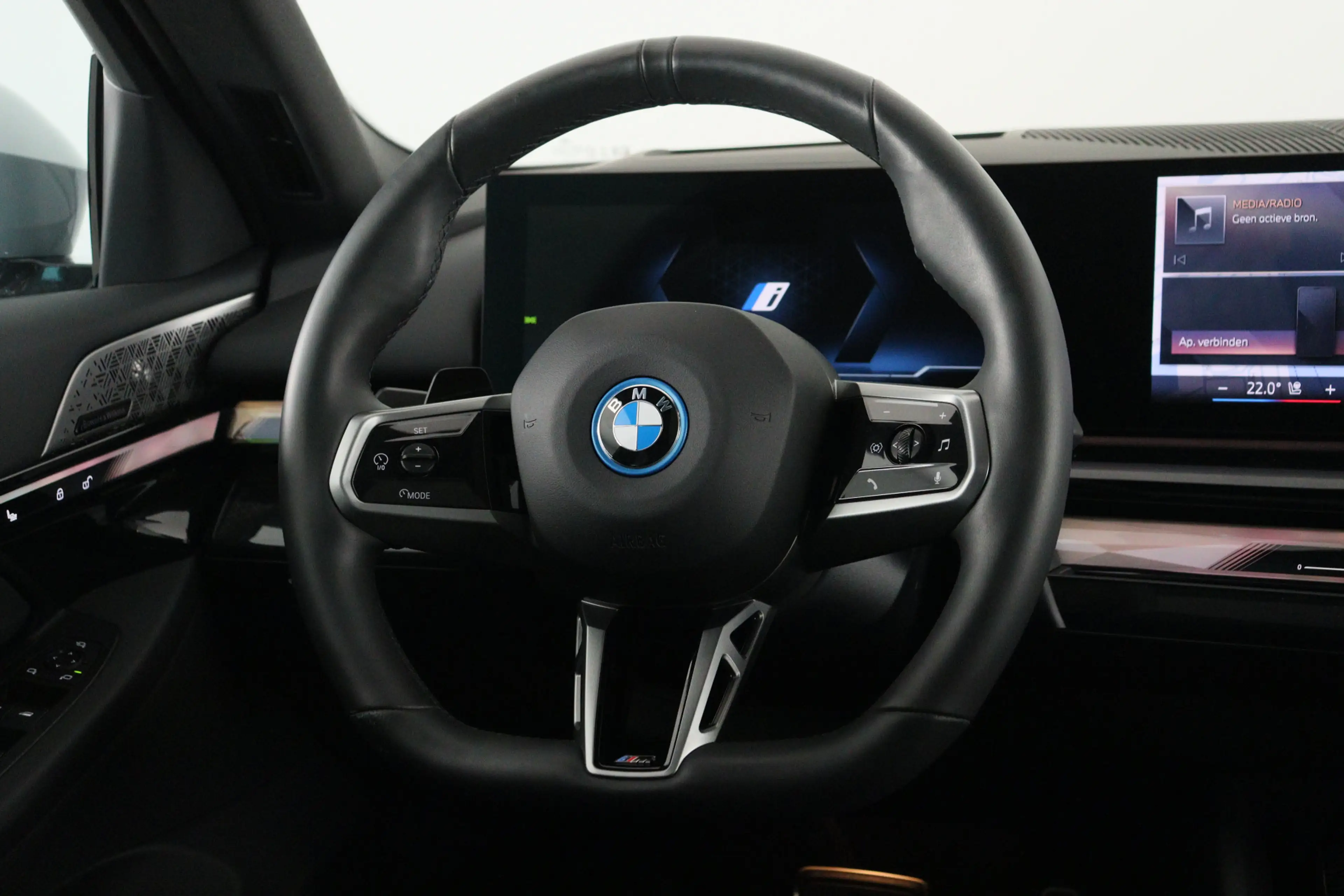 BMW i5 eDrive40 Touring M Sport Pro — photo 2