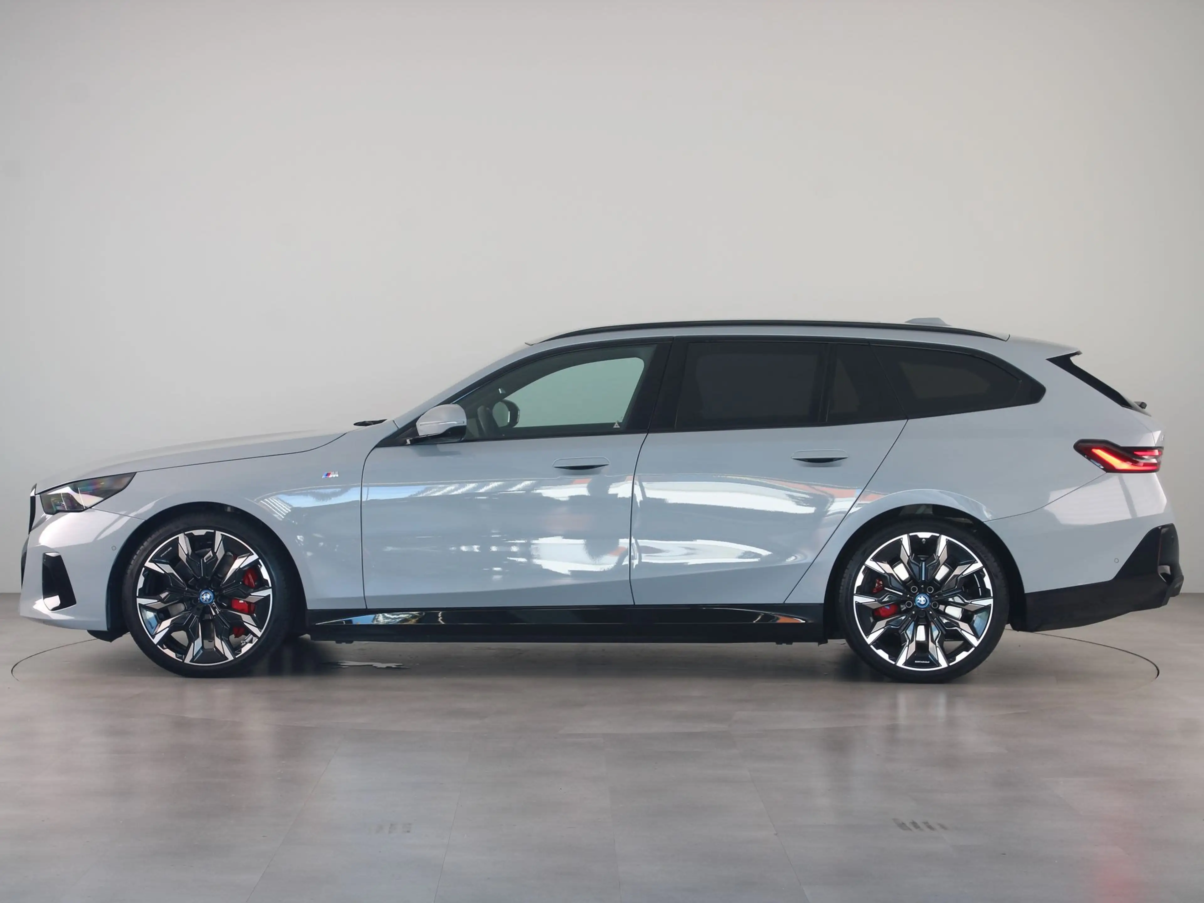 BMW i5 eDrive40 Touring M Sport Pro — photo 13