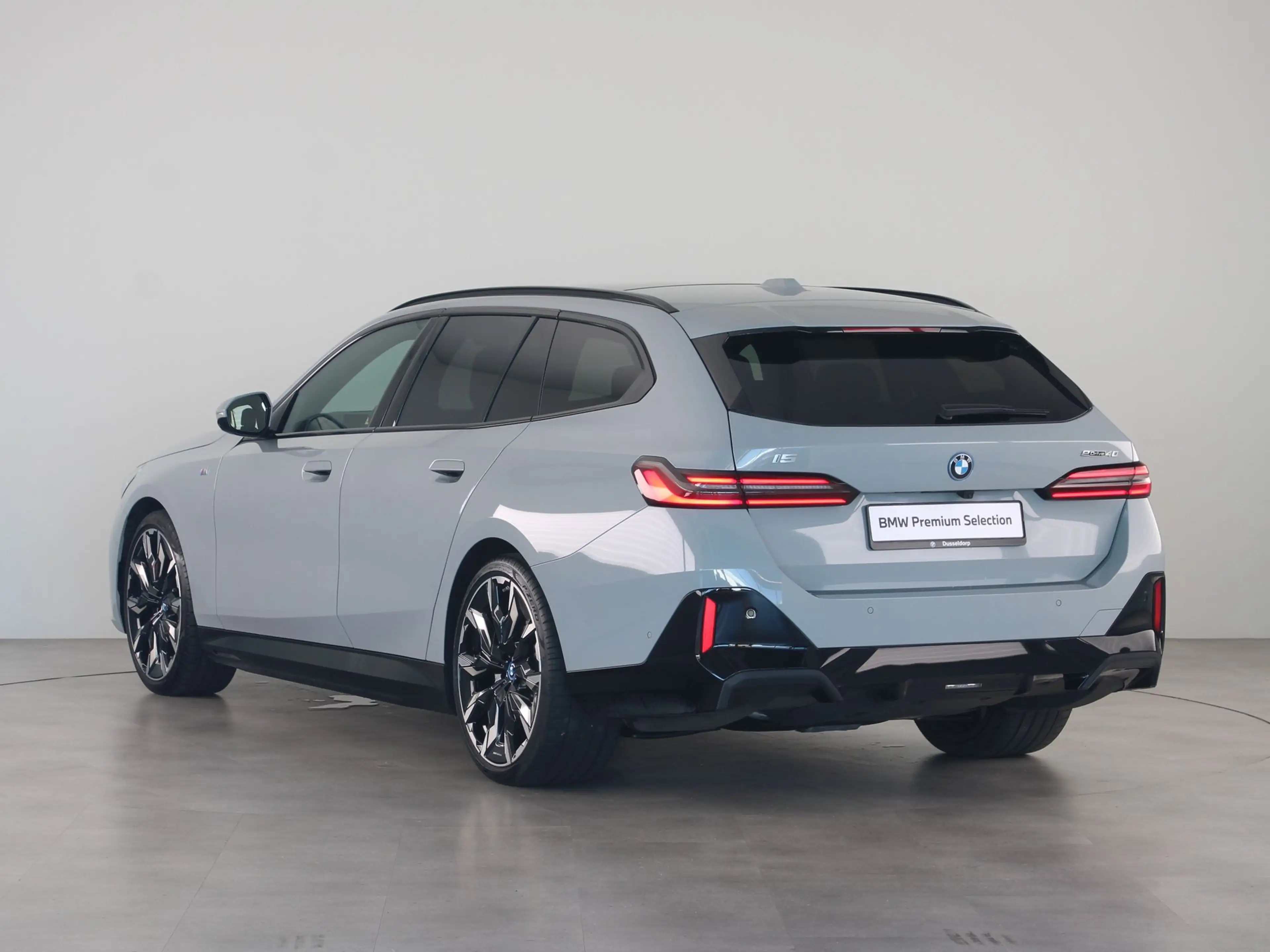 BMW i5 eDrive40 Touring M Sport Pro — photo 12