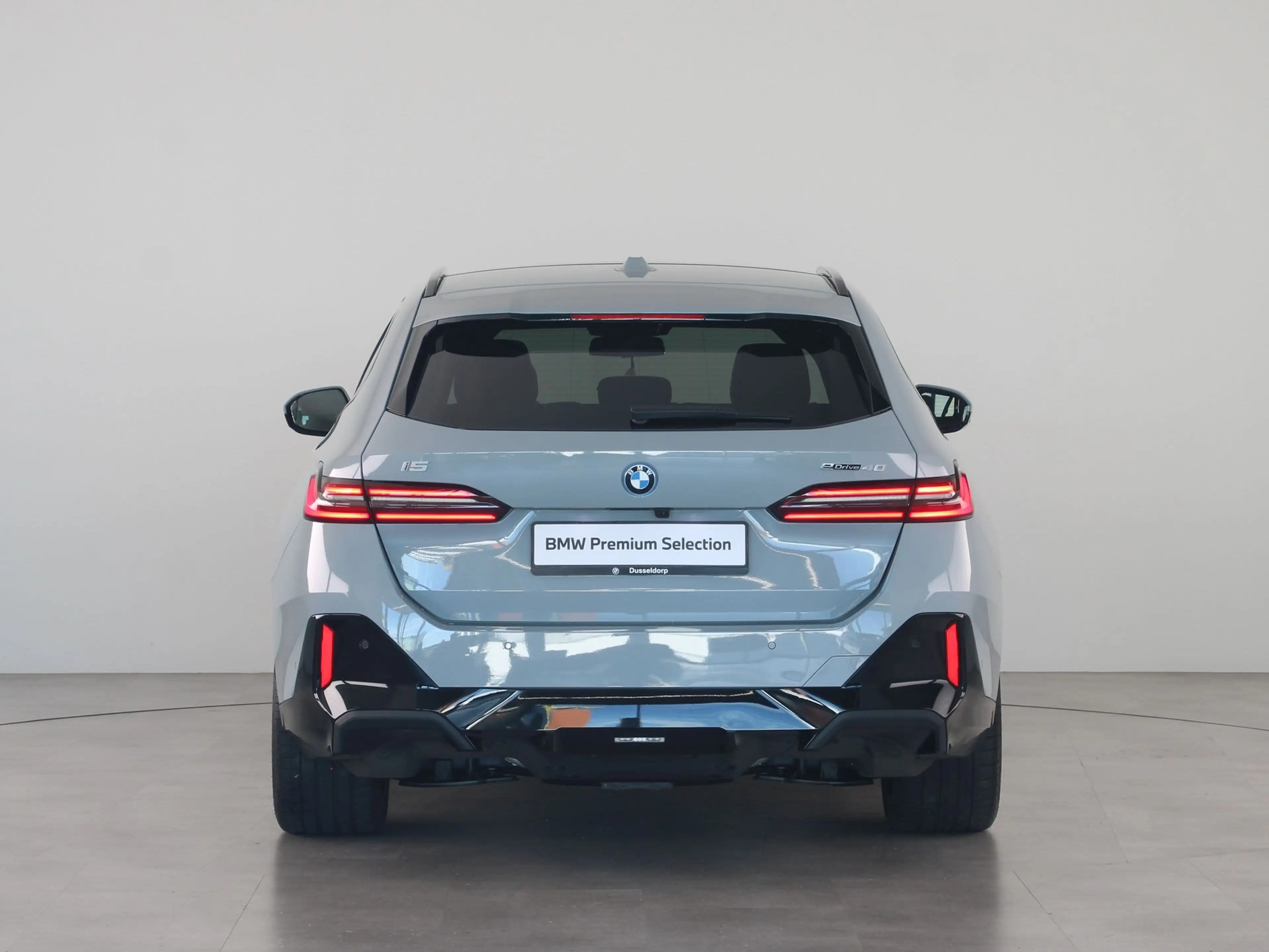BMW i5 eDrive40 Touring M Sport Pro — photo 11
