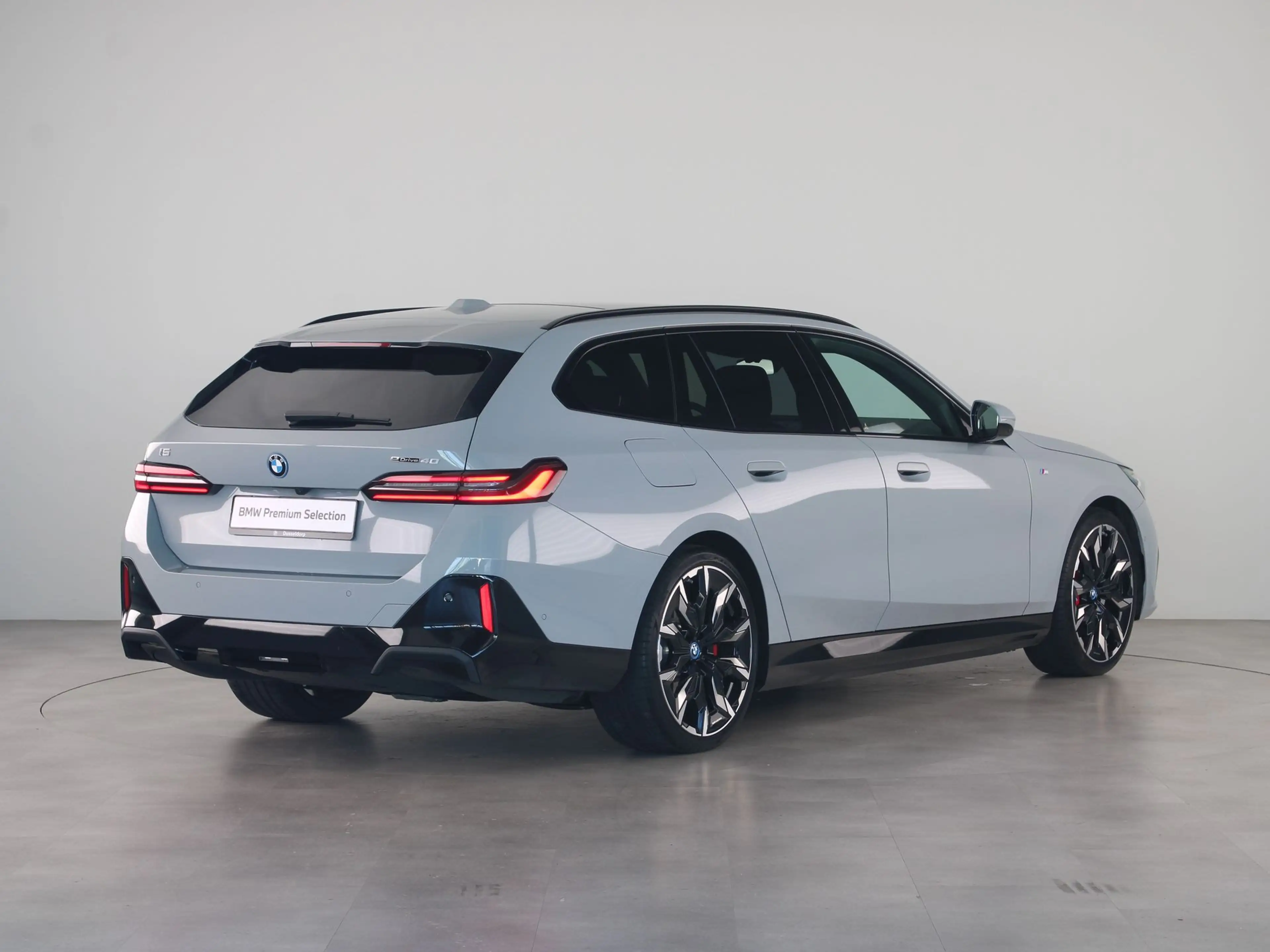 BMW i5 eDrive40 Touring M Sport Pro — photo 10