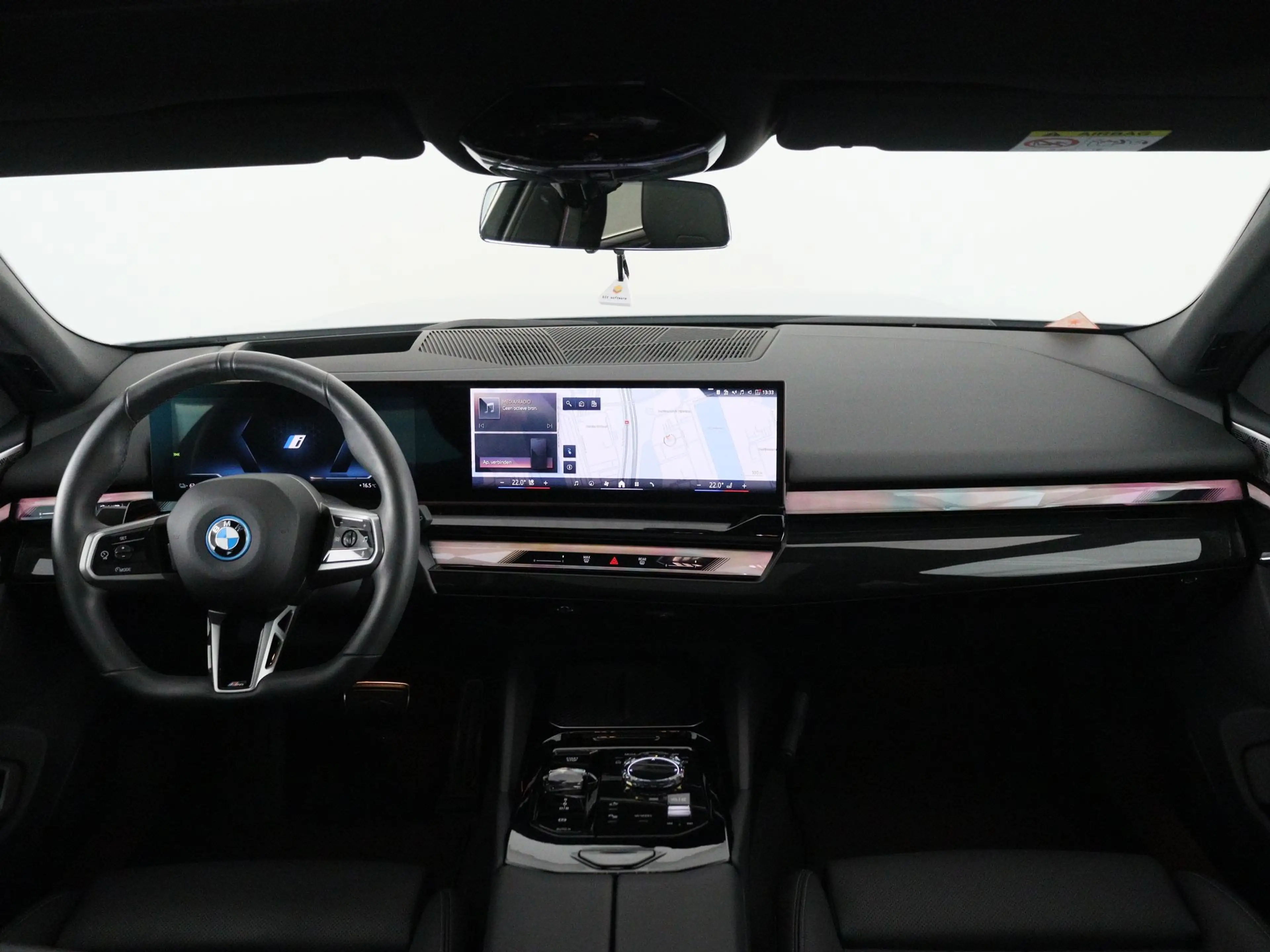 BMW i5 eDrive40 Touring M Sport Pro — photo 14