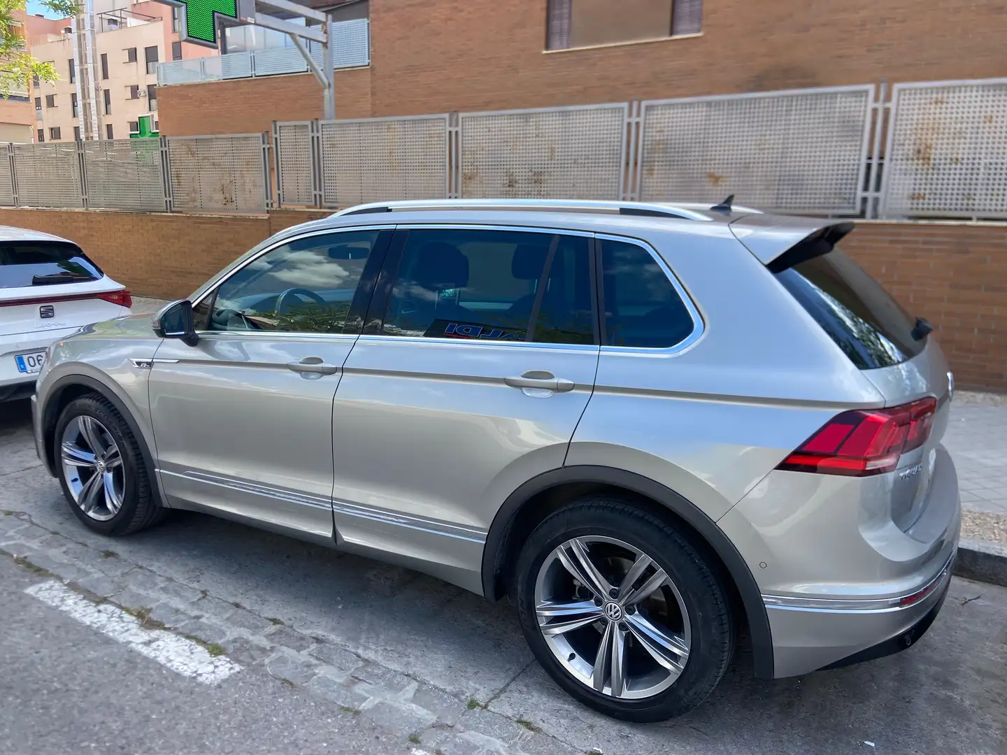 Volkswagen Tiguan Tiguan 2.0TDI Advance 110kW (4.75) Advance Plateado - 1