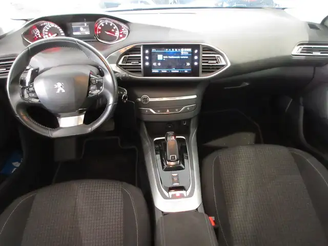 Peugeot 308 view 5