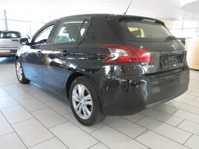 Peugeot 308 view 3