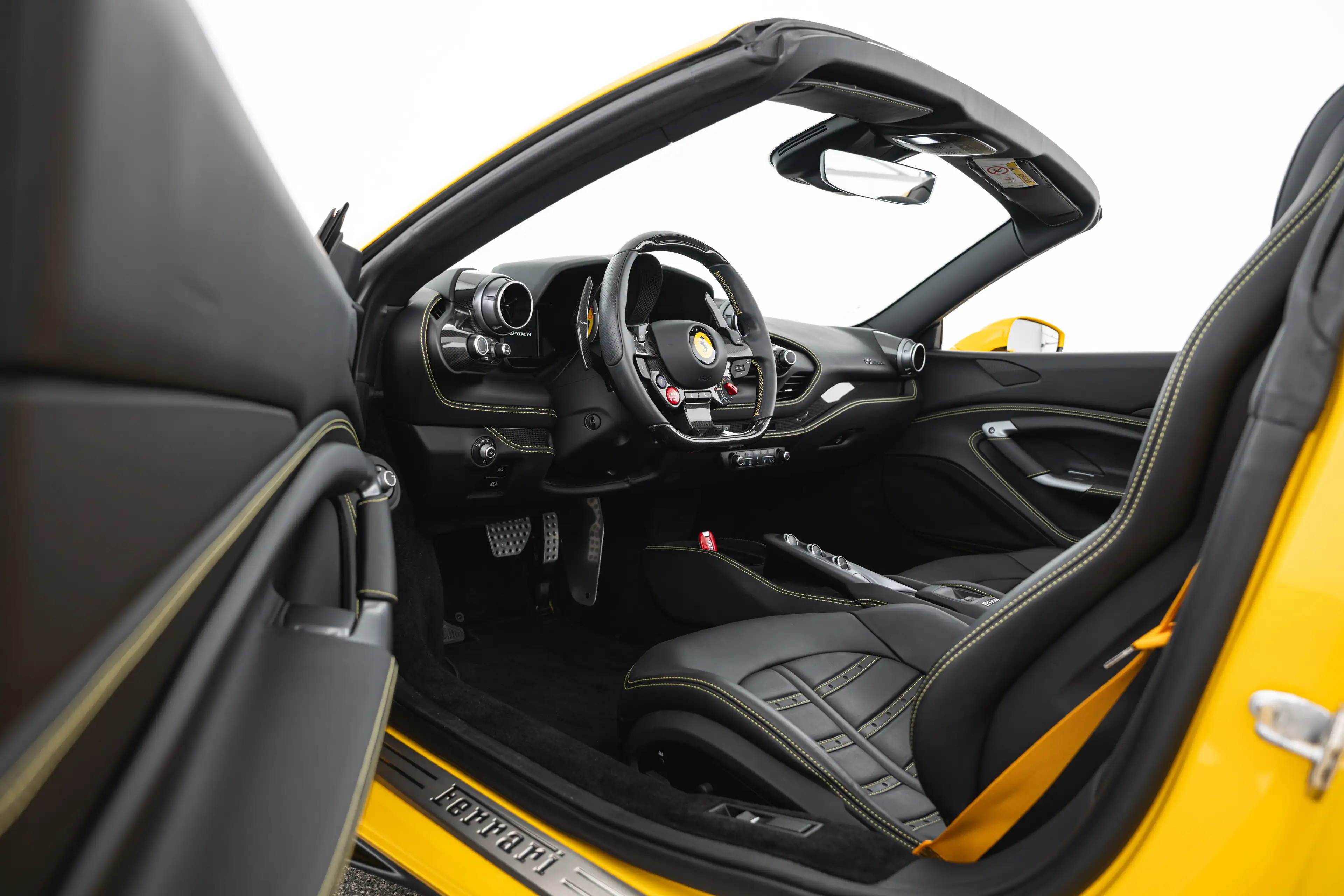 Ferrari F8 Spider — photo 14