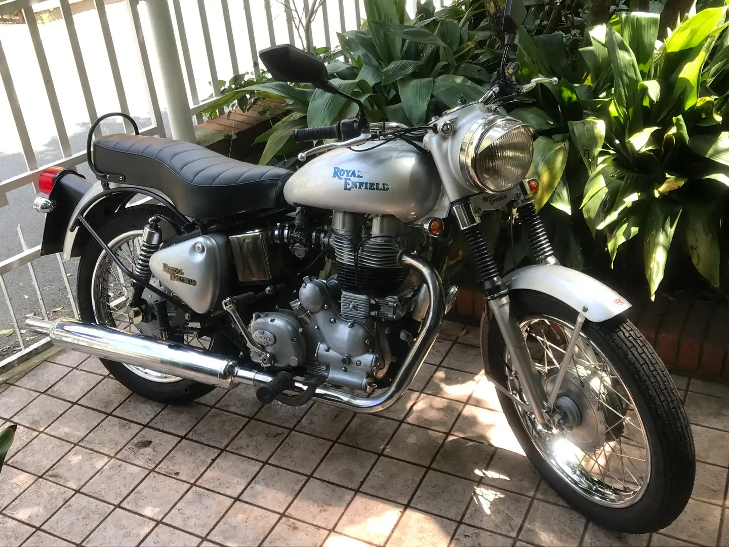 Royal Enfield Bullet 500 Zilver - 2