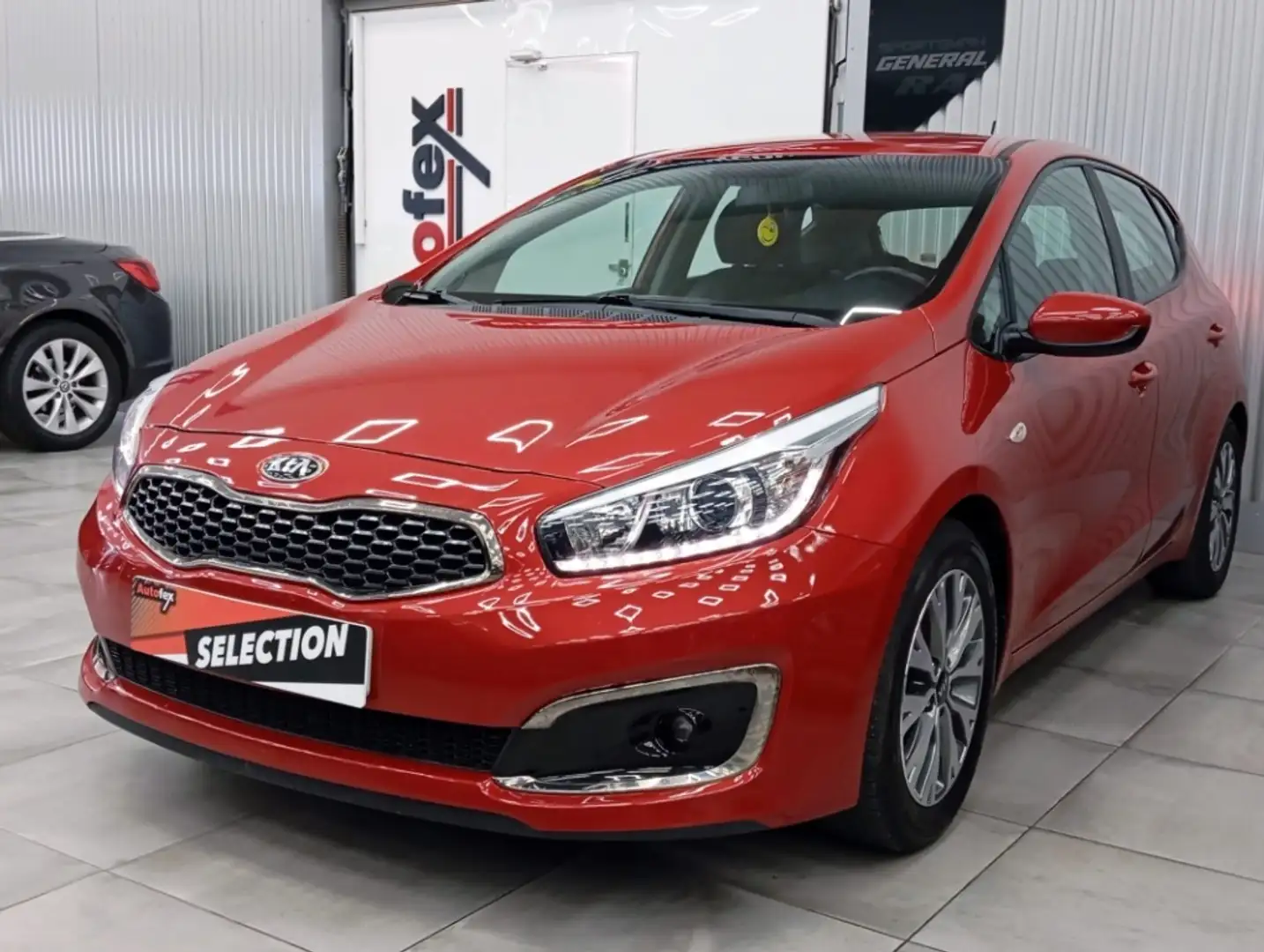 Kia Ceed / cee'd 1.4 CVVT Concept Rot - 1