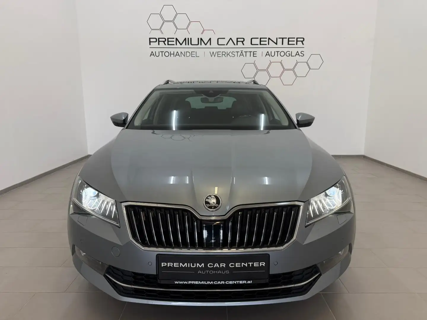 Skoda Superb Kombi 2,0 TDI 4x4 Style DSG XENON / LED / NAVI Grau - 2