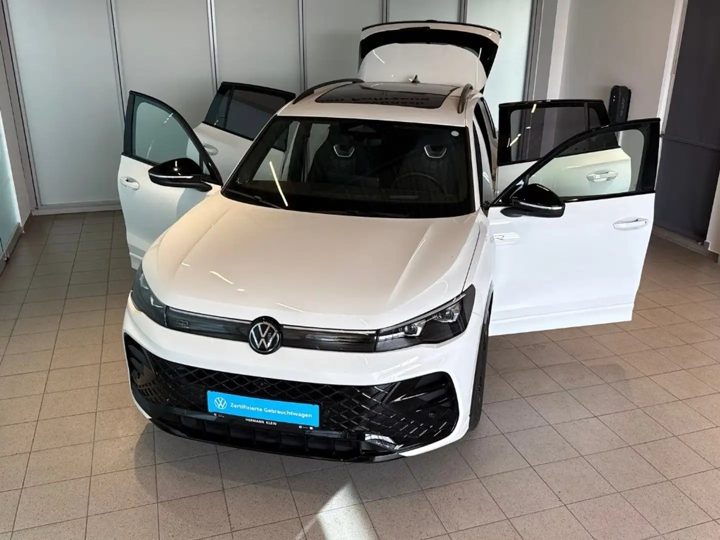 Volkswagen Tiguan R-Line 1.5 eTSI DSG AHK, PANO, El. Heckklappe Weiß - 2