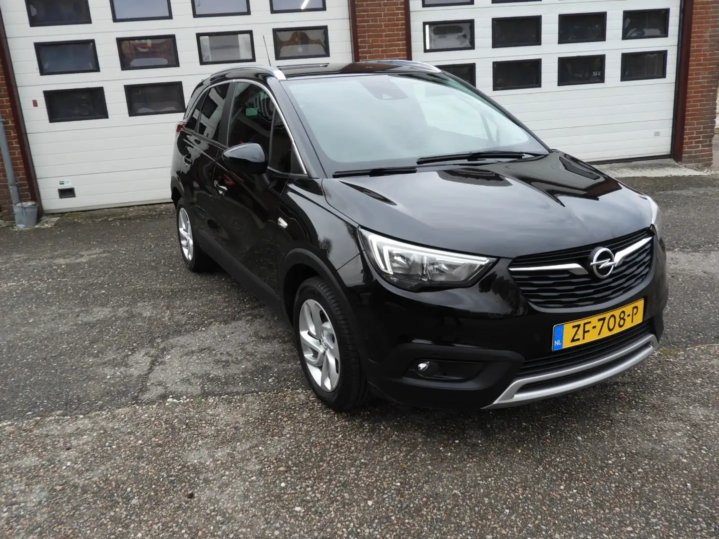 Opel Crossland X 1.2 T. Innovation Zwart - 1