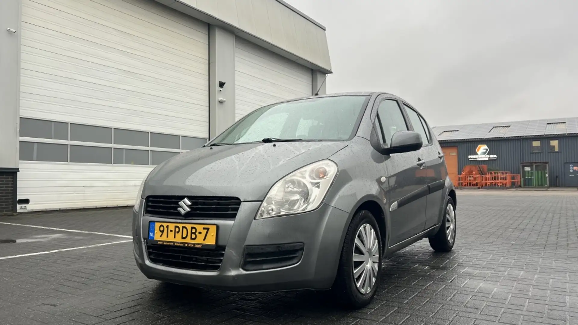 Suzuki Splash 1.0 Spirit Grijs - 1