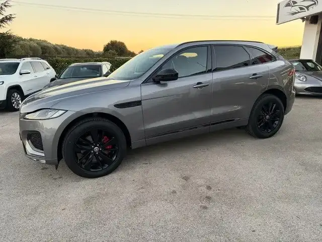 Jaguar F-Pace view 3