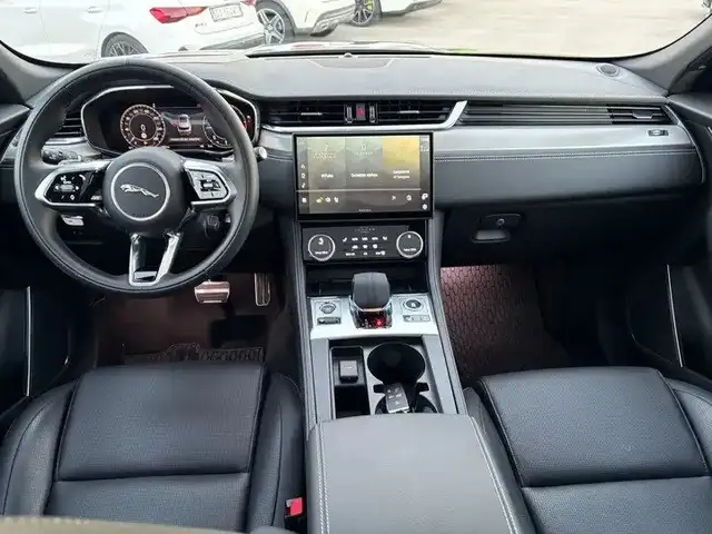 Jaguar F-Pace view 13