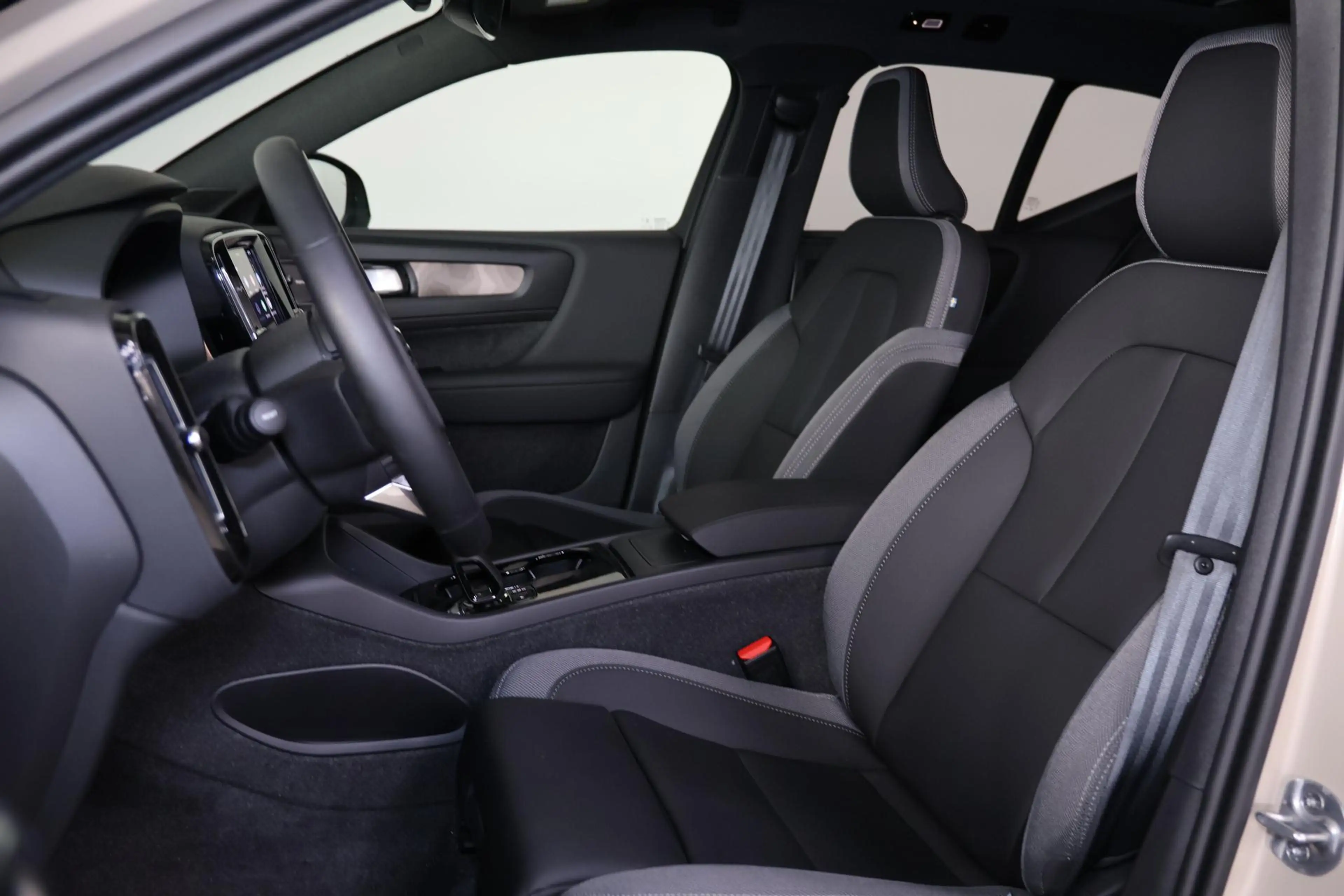 Volvo EX40 Performance Ultra 82 kWh - Panorama/schuifdak - In — photo 14