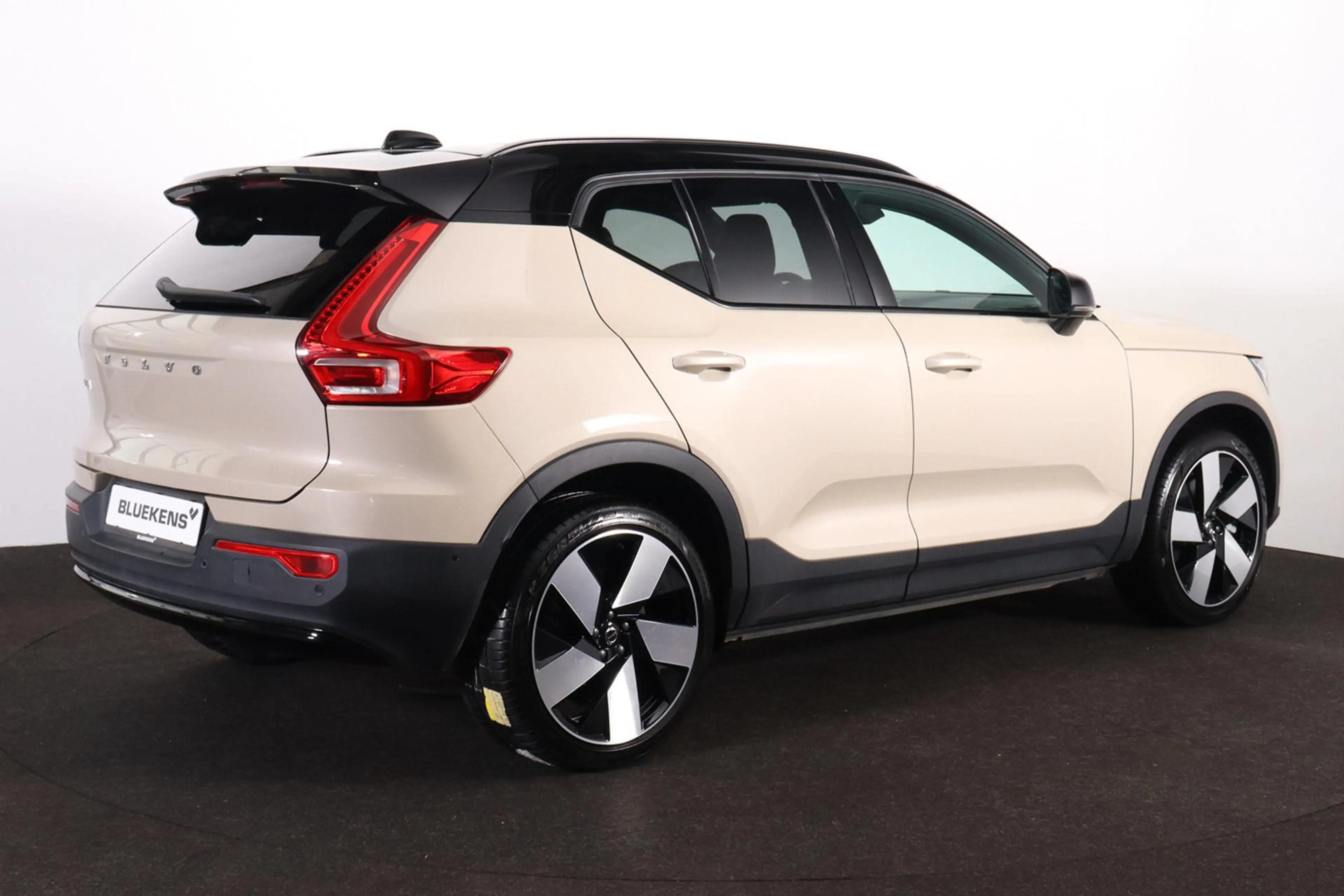 Volvo EX40 Performance Ultra 82 kWh - Panorama/schuifdak - In — photo 5
