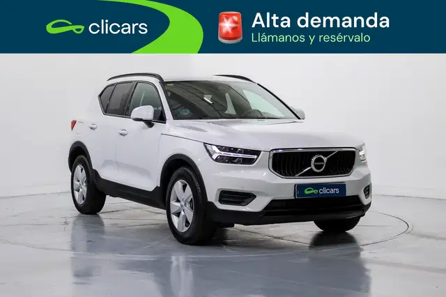 Volvo XC40 view 3