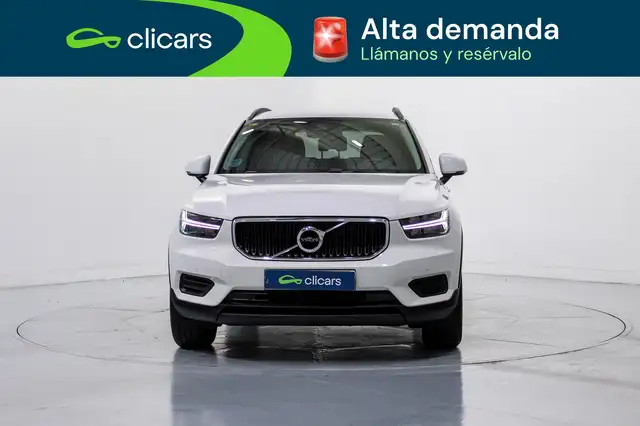 Volvo XC40 view 2
