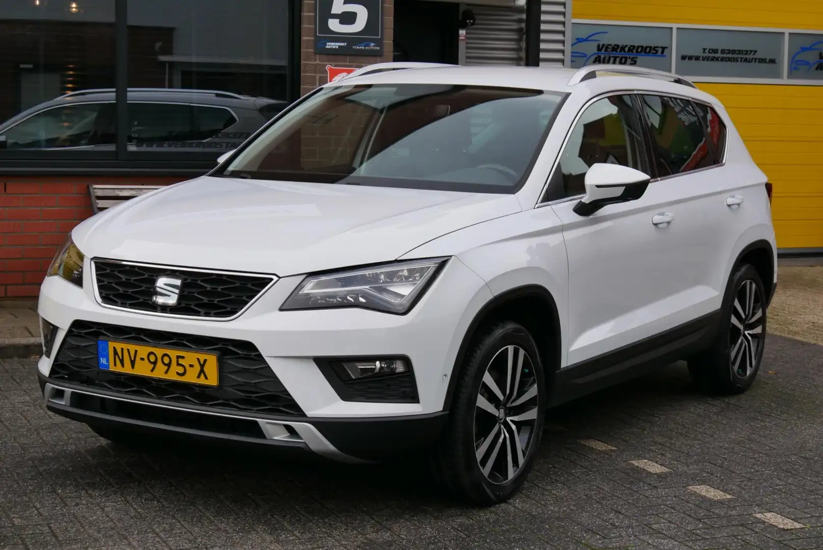 SEAT Ateca 1.0 EcoTSI Limited Edition. camera. apple CarPlay. Wit - 2