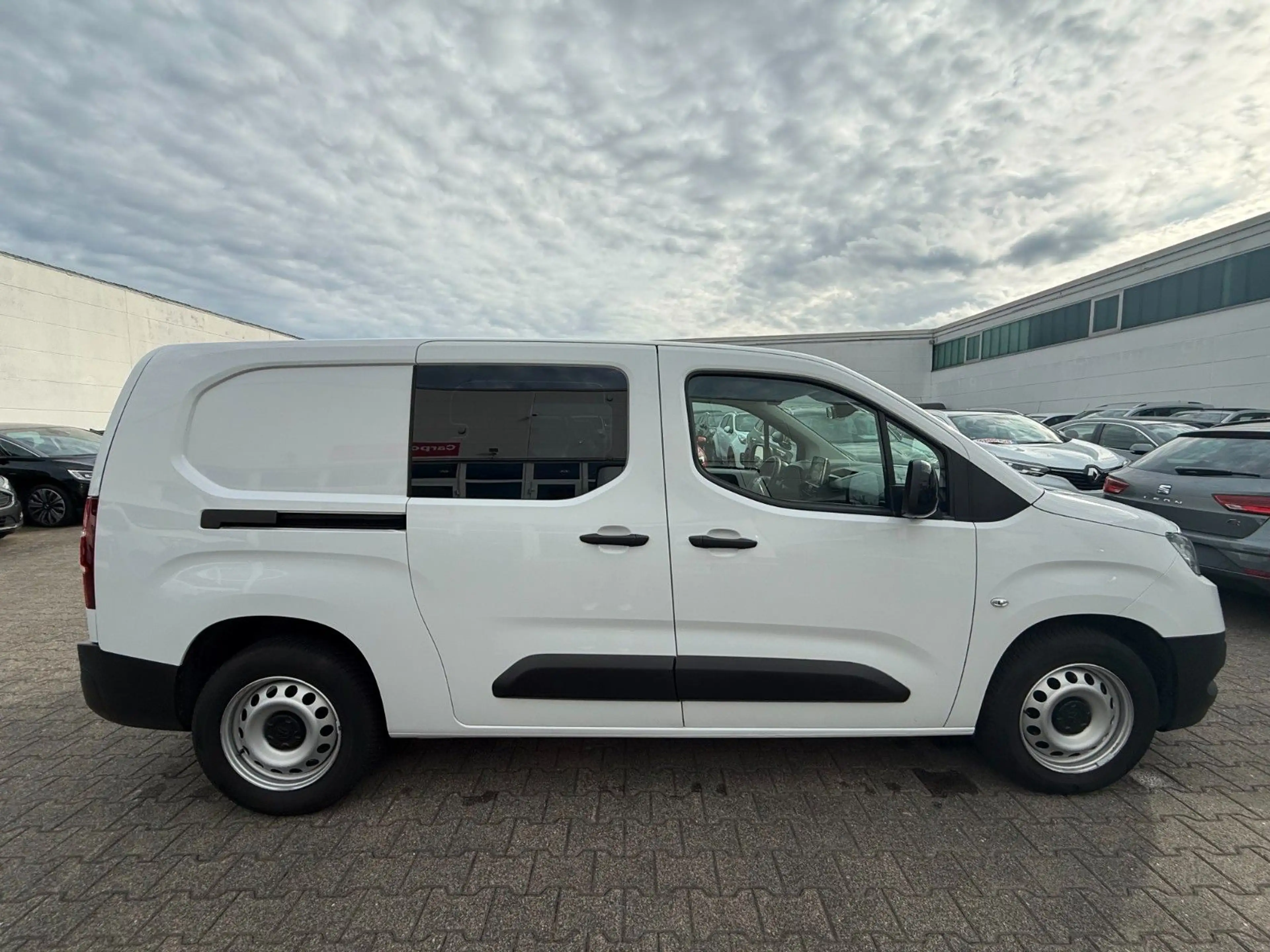 Toyota Proace L2 Doppelkabine 1.HAND/AUT/5 SITZER — photo 4
