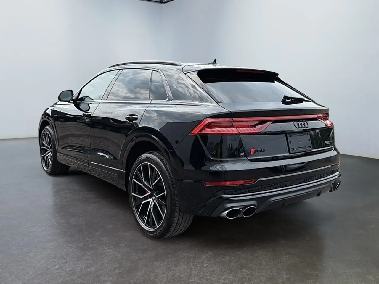 Audi SQ8 снимка Audi SQ8
