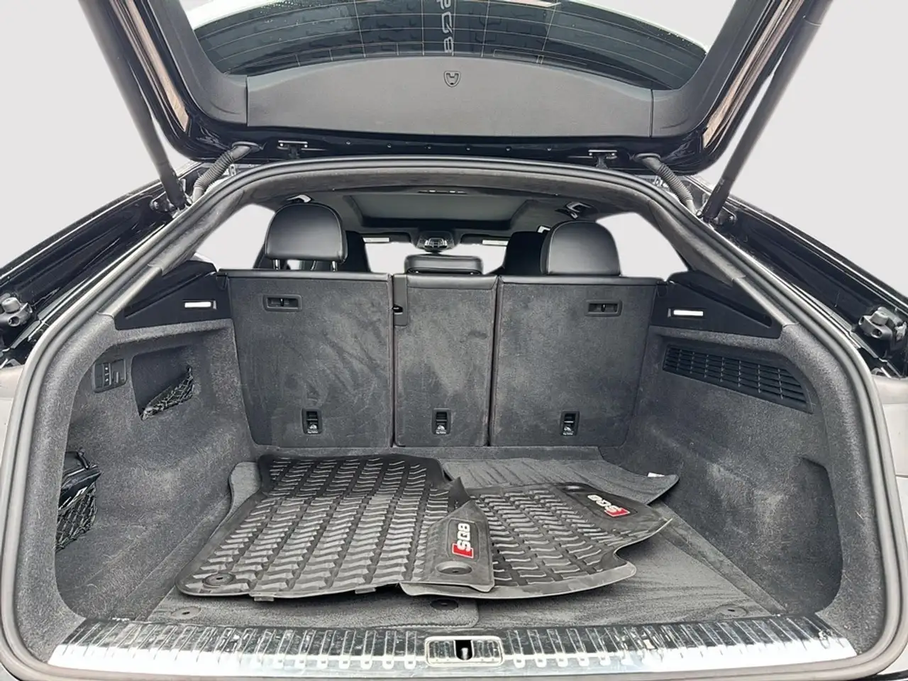 Audi SQ8 снимка Audi SQ8