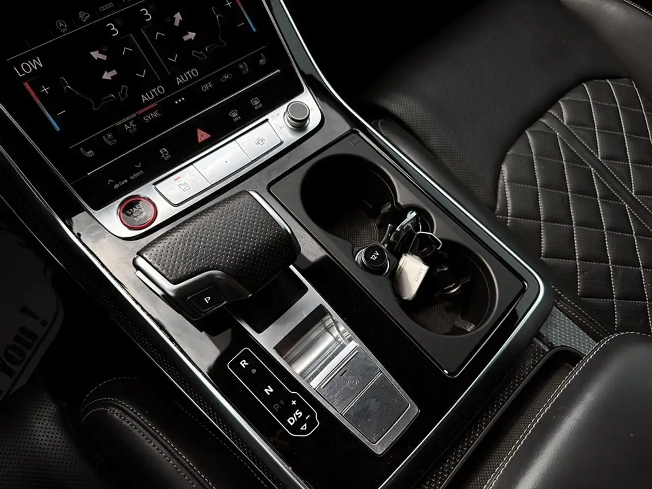 Audi SQ8 снимка Audi SQ8