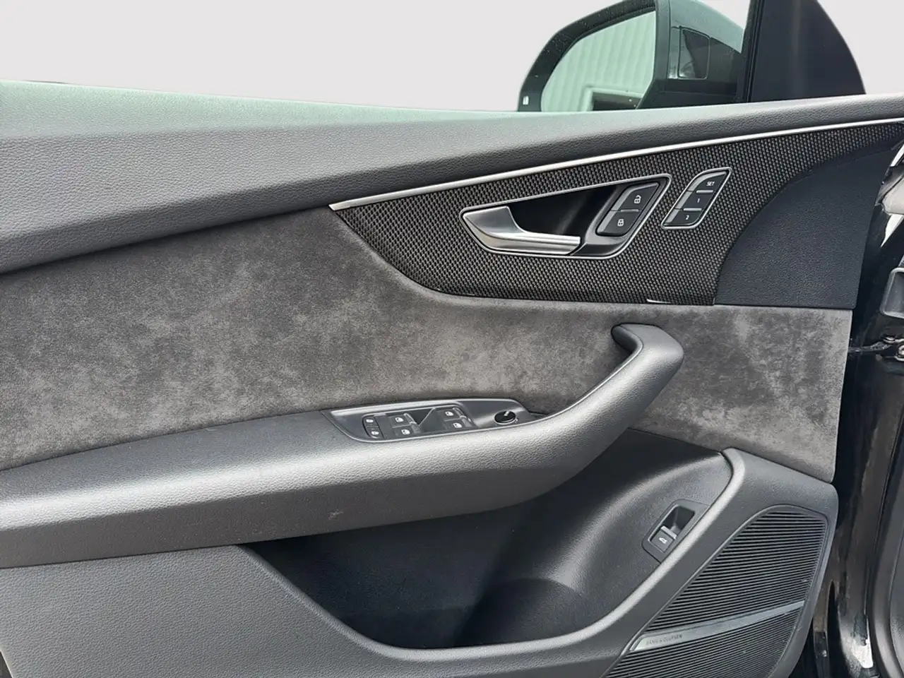 Audi SQ8 снимка Audi SQ8