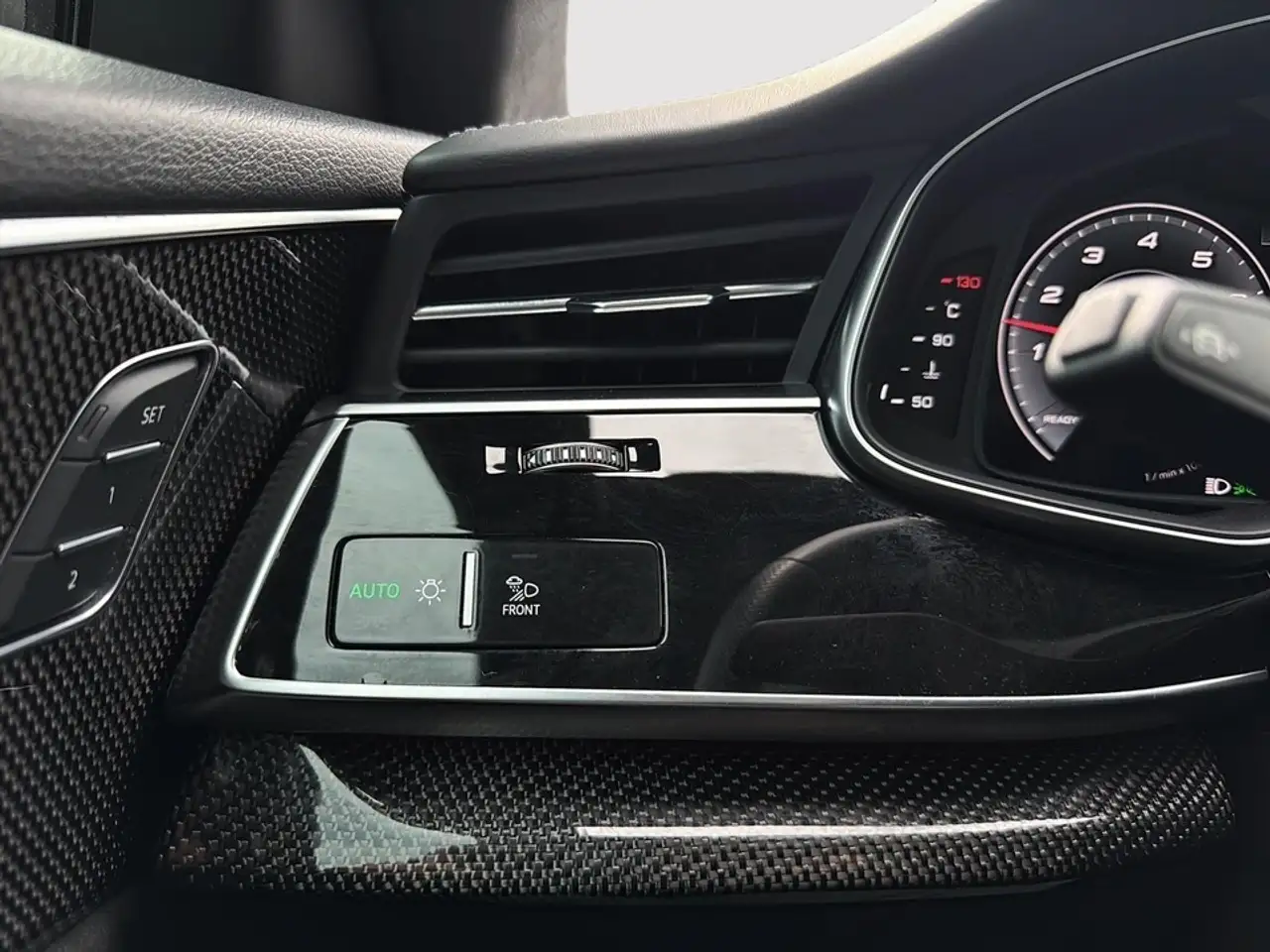 Audi SQ8 снимка Audi SQ8