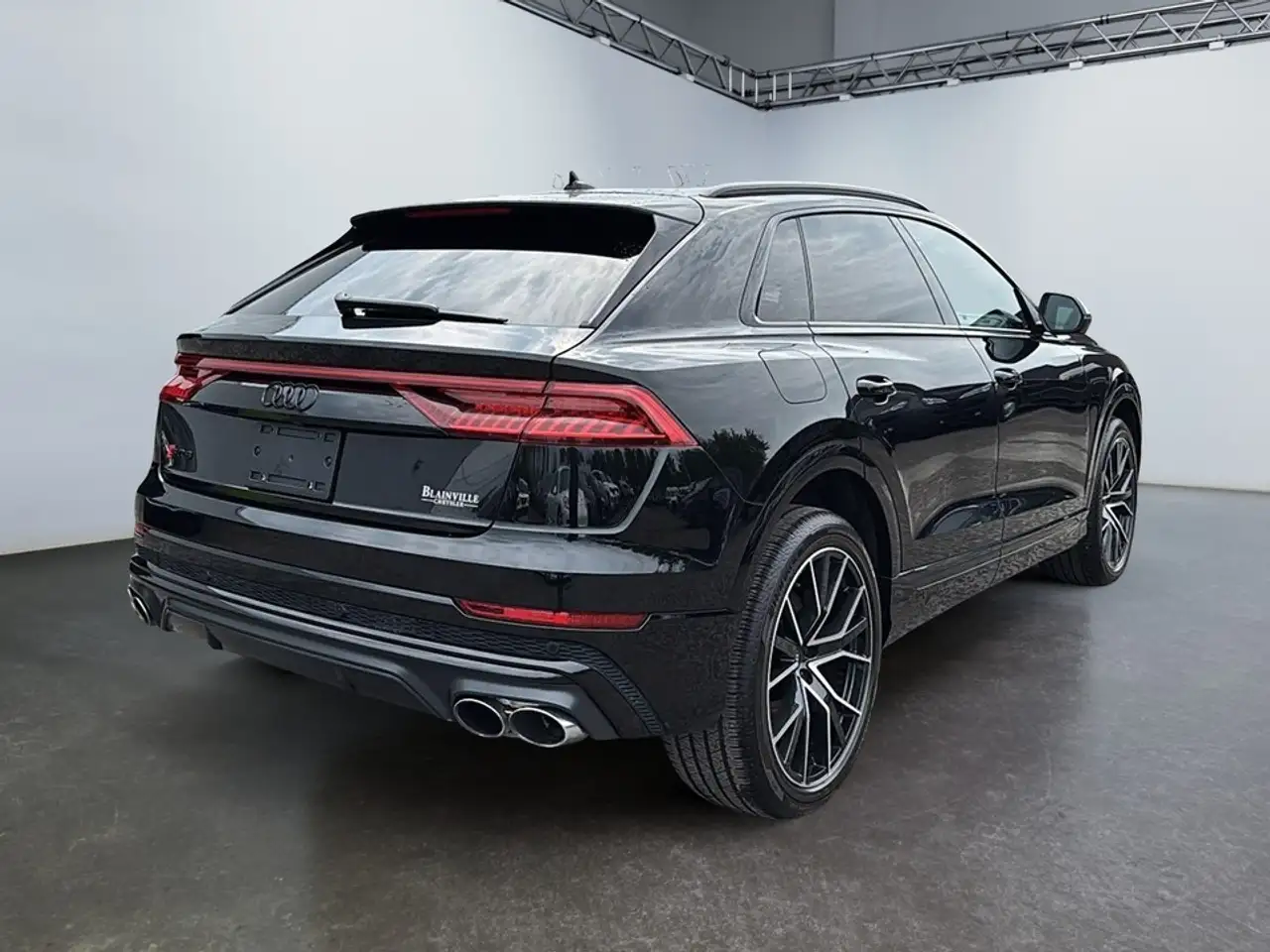 Audi SQ8 снимка Audi SQ8