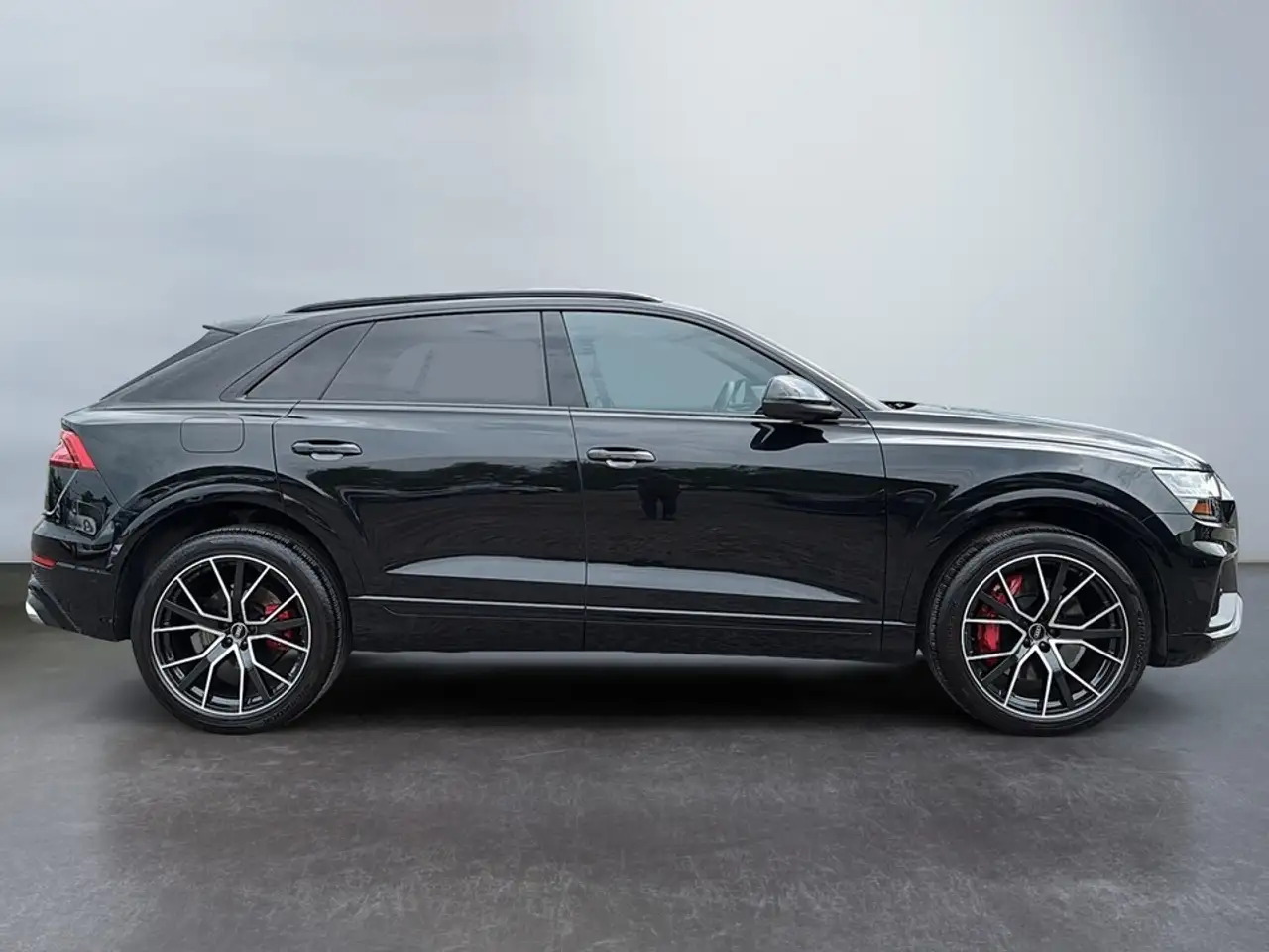 Audi SQ8 снимка Audi SQ8