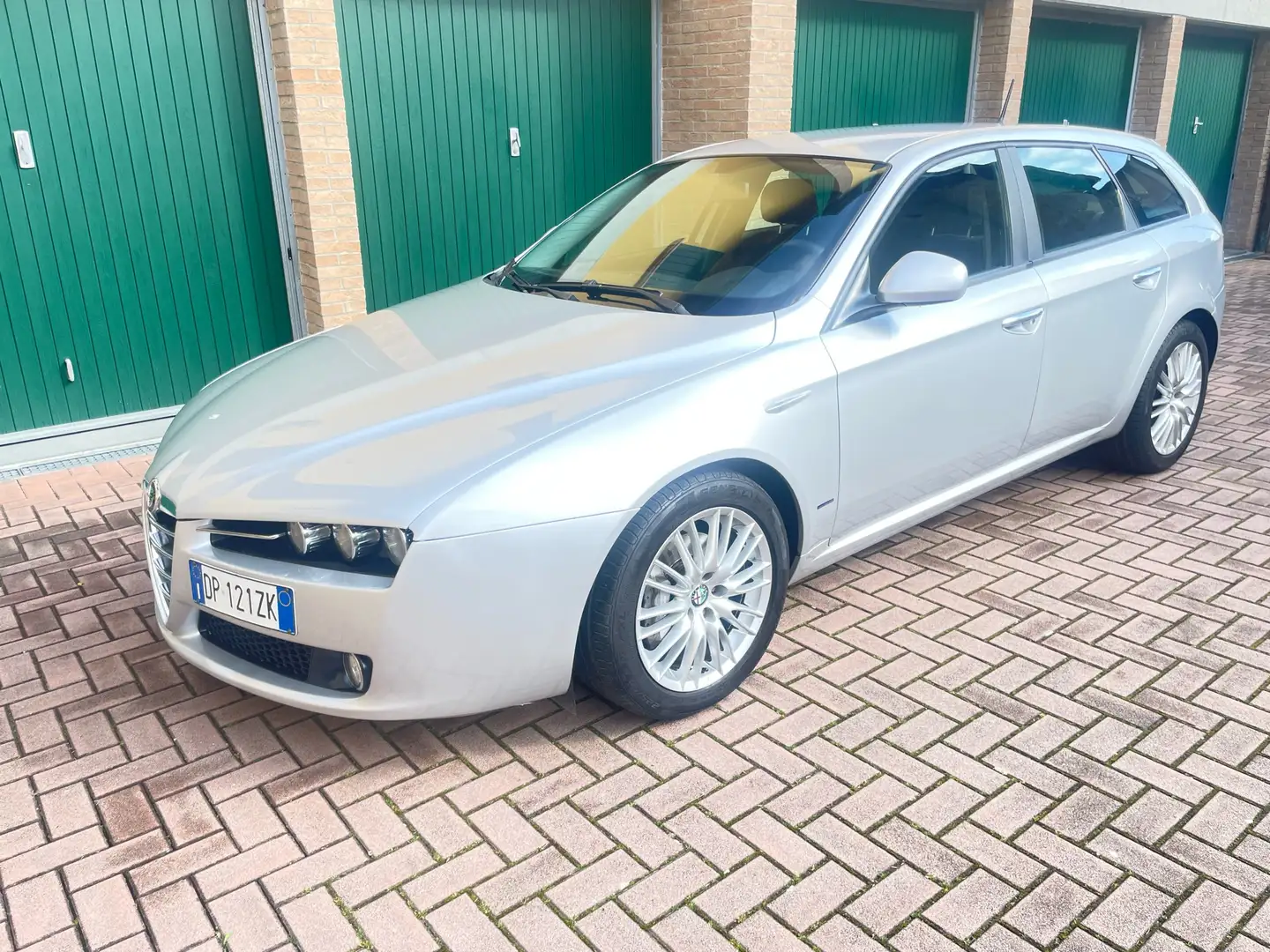 Alfa Romeo 159 SW 1.9 jtdm 16v Distinctive 150cv q-tronic - 1