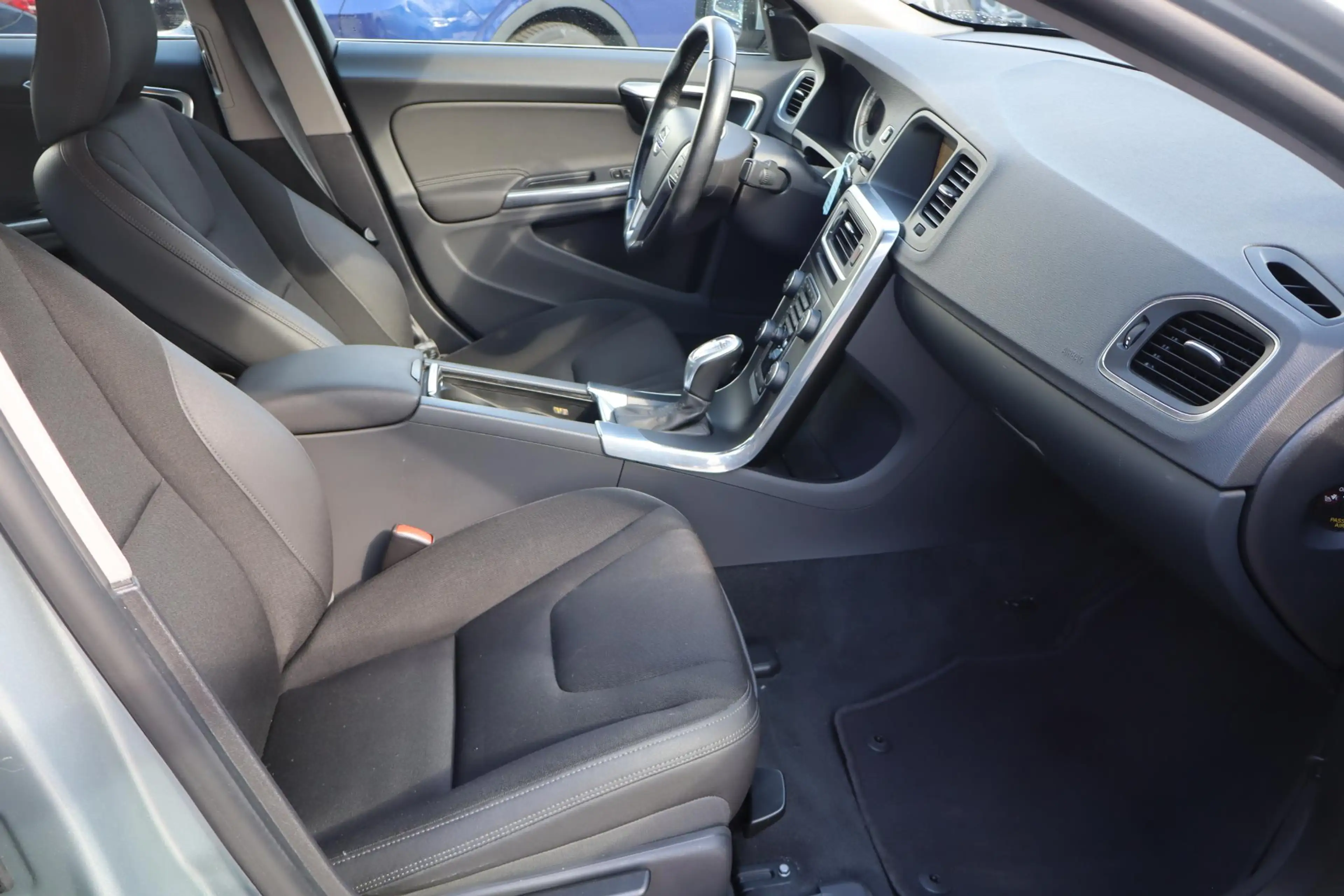 Volvo S60 1.6 T4 Momentum Navigatie, Airco, Cruise control, — photo 10