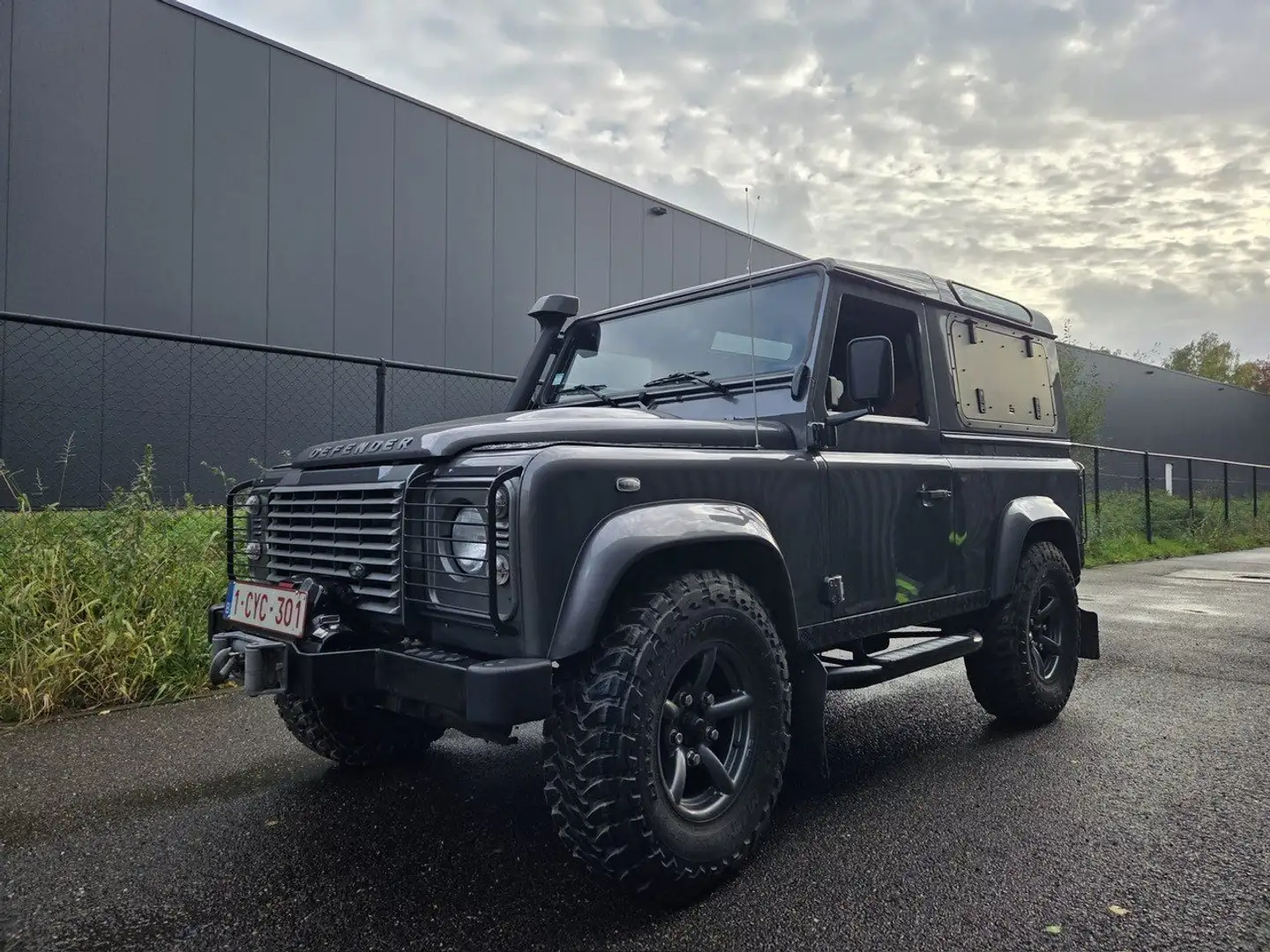 Land Rover Defender Defender 90 DPF Station Wagon SE Grijs - 1