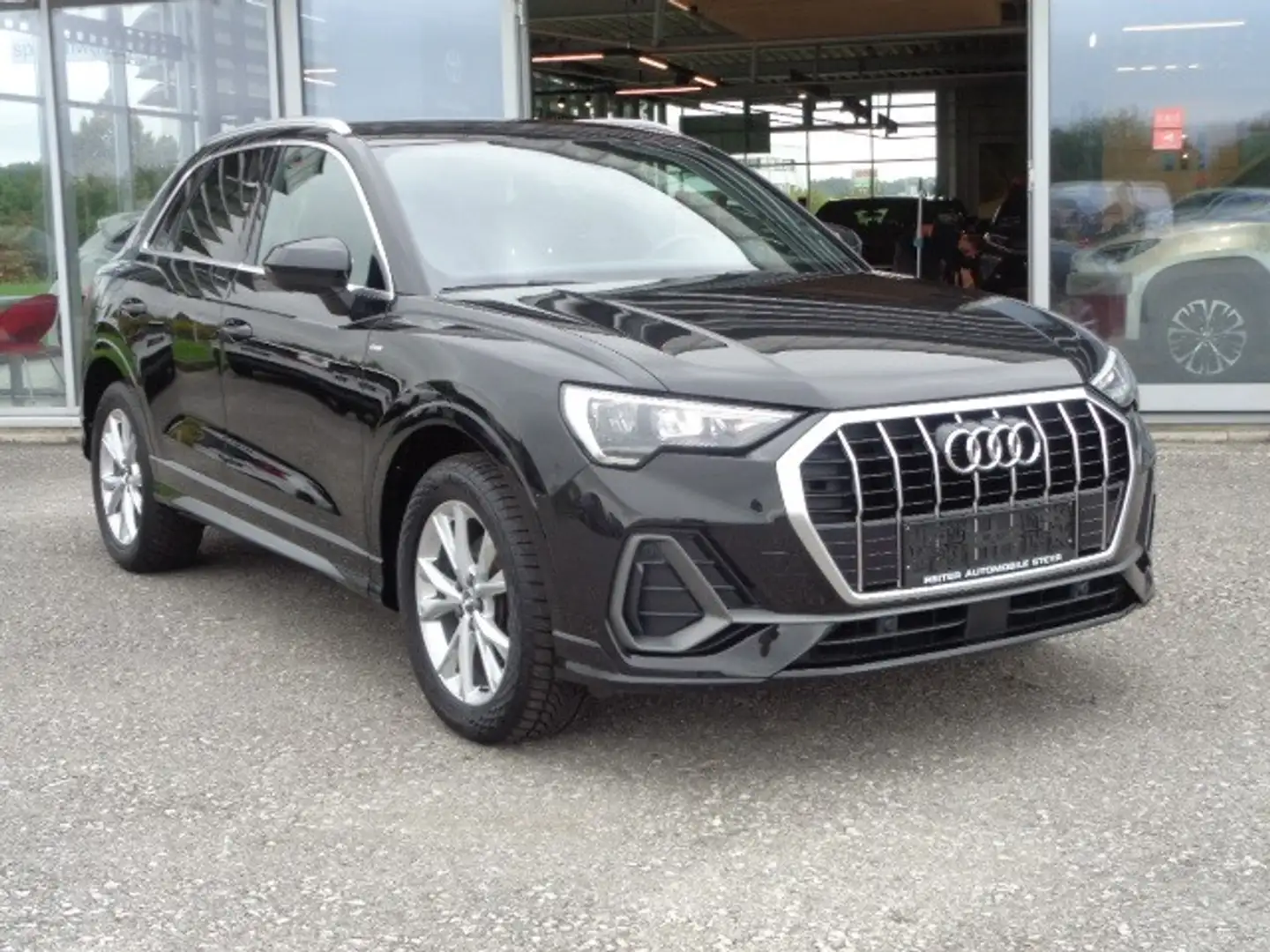 Audi Q3 35 TFSI S-tronic S-line Schwarz - 1