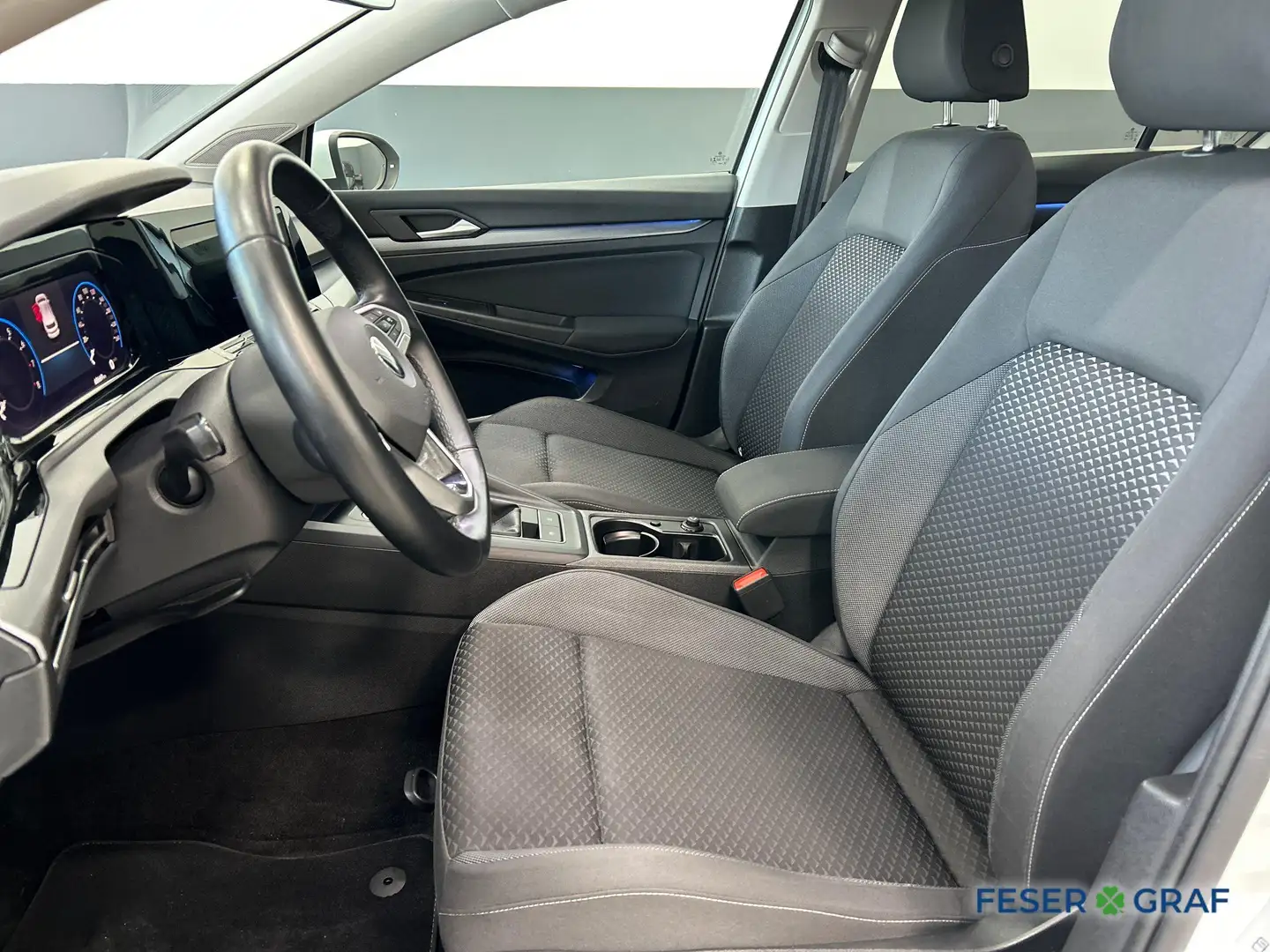 Volkswagen Golf Life 1.5 TSI Navi SHZ PDC Weiß - 2