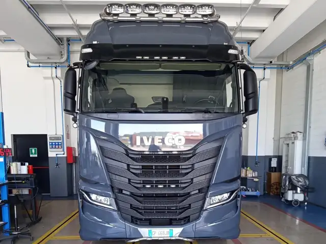 Iveco S-Way 570