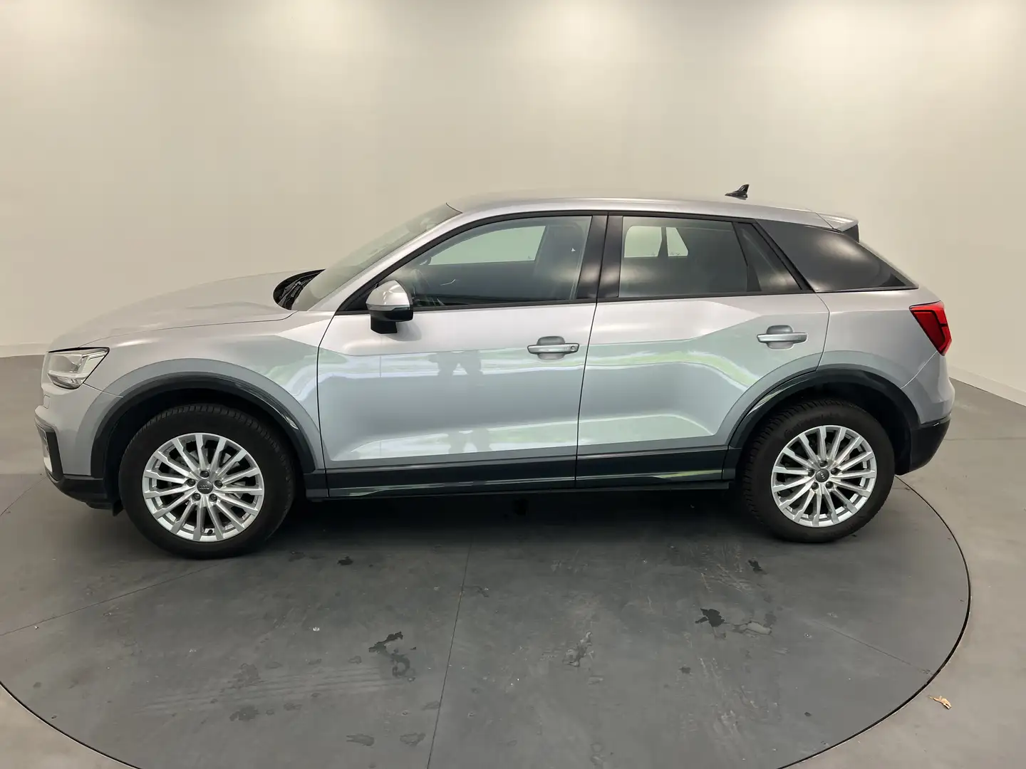 Audi Q2 35 TFSI COD 150 S tronic 7 Business line Gris - 2
