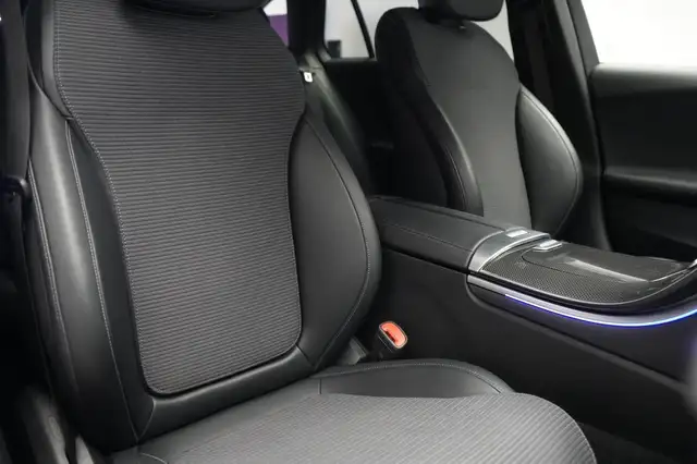 Mercedes-Benz C-Class view 8