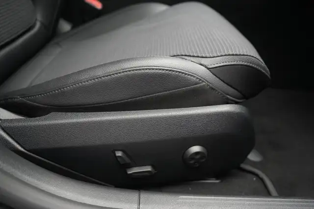 Mercedes-Benz C-Class view 10