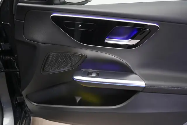 Mercedes-Benz C-Class view 11