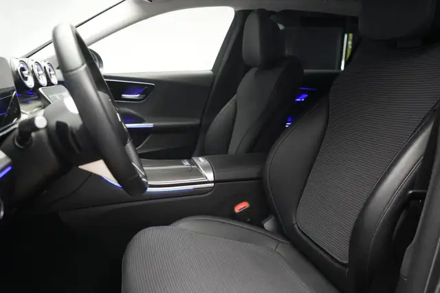 Mercedes-Benz C-Class view 13