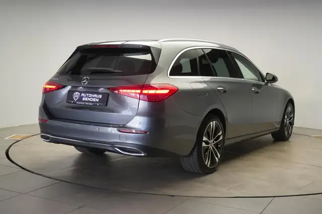 Mercedes-Benz C-Class view 4